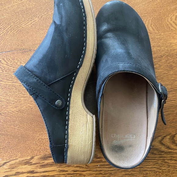 Dansko size 40 women’s black leather clogs - Picture 2 of 4